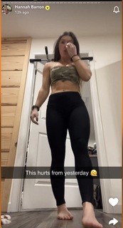 Hannah Barron feet photo thumbnail