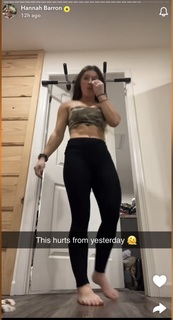 Hannah Barron feet photo thumbnail