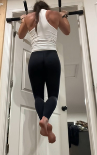 Hannah Barron feet photo thumbnail