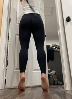 Hannah Barron feet photo thumbnail