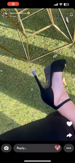 Hannah Barron feet photo thumbnail