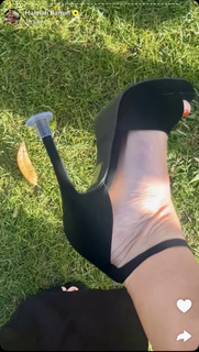 Hannah Barron feet photo thumbnail