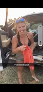 Hannah Barron feet photo thumbnail