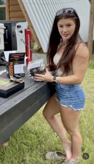 Hannah Barron feet photo thumbnail