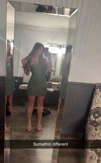 Hannah Barron feet photo thumbnail