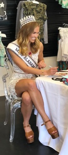 Hannah Brown feet photo 8