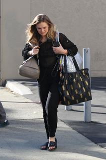Hannah Brown feet photo 14