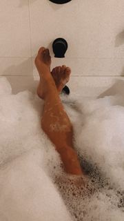 Hannah Brown feet photo 19