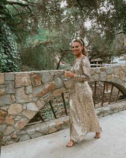 Hannah Brown feet photo 18