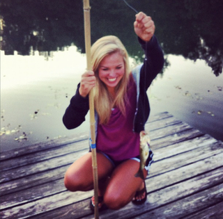 Hannah Brown feet photo 17