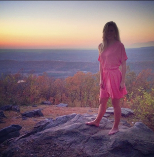 Hannah Brown feet photo 9