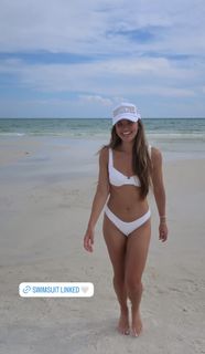 Hannah Brown feet photo 9