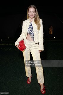 Hannah Dodd feet photo 7
