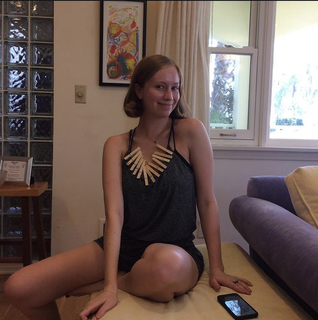 Hannah Einbinder feet photo 3