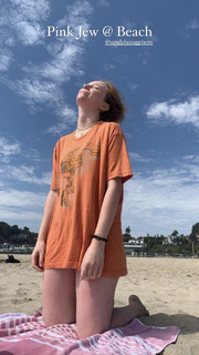 Hannah Einbinder feet photo 4