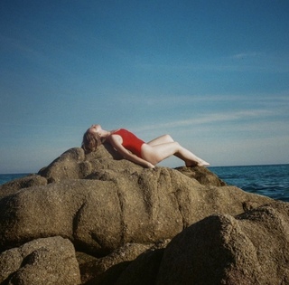 Hannah Einbinder feet photo 18