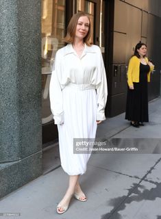 Hannah Einbinder feet photo 6