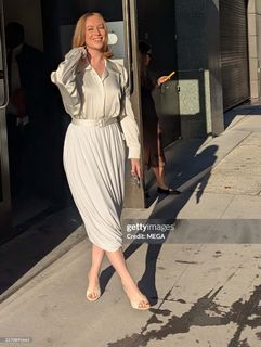 Hannah Einbinder feet photo 4