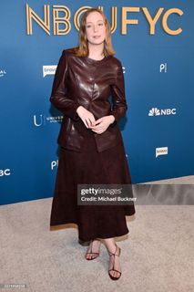 Hannah Einbinder feet photo 20
