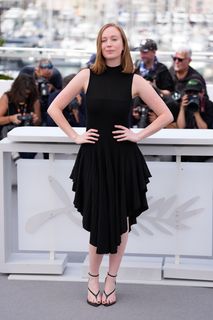 Hannah Einbinder feet photo 9