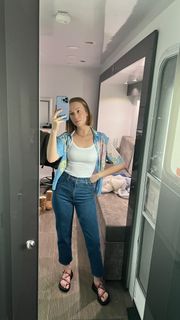 Hannah Einbinder feet photo 7