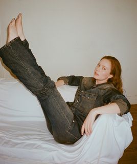 Hannah Einbinder feet photo 1