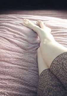 Hannah Emily Anderson feet photo 9
