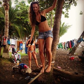 Hannah Ferguson feet photo thumbnail