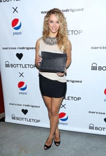 Hannah Ferguson feet photo thumbnail