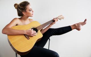 Hannah Ferguson feet photo thumbnail