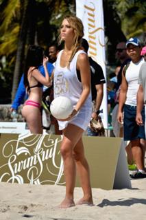 Hannah Ferguson feet photo thumbnail