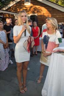 Hannah Ferguson feet photo thumbnail