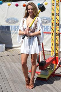 Hannah Ferguson feet photo thumbnail