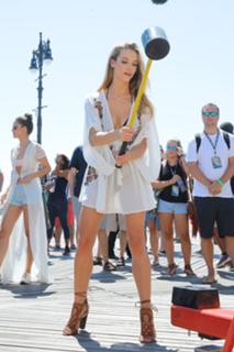 Hannah Ferguson feet photo thumbnail