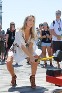 Hannah Ferguson feet photo thumbnail