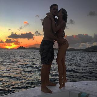 Hannah Ferguson feet photo thumbnail