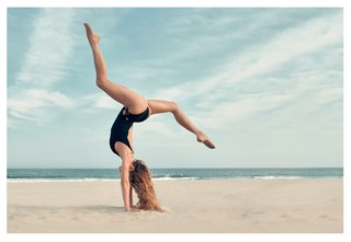 Hannah Ferguson feet photo thumbnail