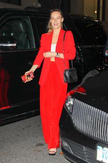 Hannah Ferguson feet photo thumbnail