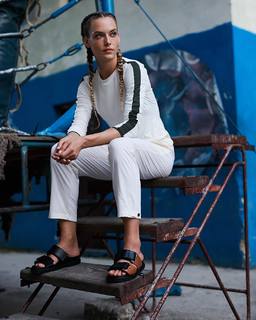 Hannah Ferguson feet photo thumbnail