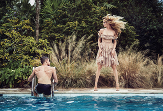 Hannah Ferguson feet photo thumbnail