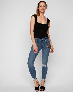 Hannah Ferguson feet photo thumbnail