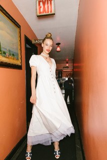 Hannah Ferguson feet photo thumbnail