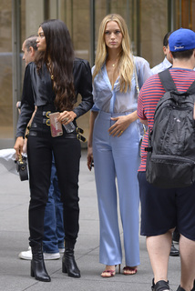 Hannah Ferguson feet photo thumbnail