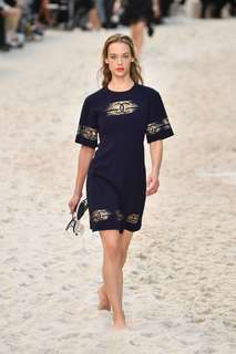 Hannah Ferguson feet photo thumbnail