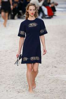 Hannah Ferguson feet photo thumbnail