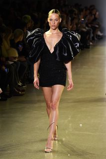 Hannah Ferguson feet photo thumbnail