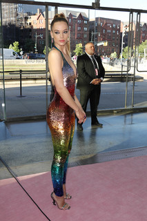 Hannah Ferguson feet photo thumbnail