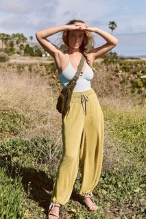 Hannah Ferguson feet photo thumbnail