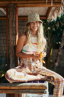 Hannah Ferguson feet photo thumbnail