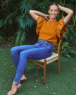 Hannah Ferguson feet photo thumbnail